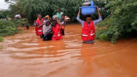 floods in kenya by red cross